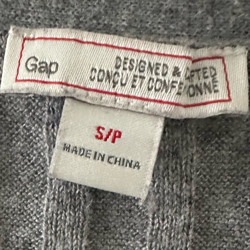 GAP Slim Ribbed Button-Front Gray Cardigan - Picture 3 of 3